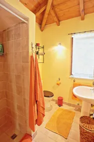 Kitrini Luxury Cottage - Image 2
