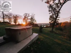 River View Lodge, Sunset Views Over Mississippi River w/ Hot Tub - Image 2