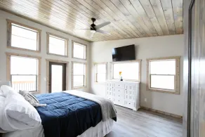Luxury Contemporary Chalet with spectacular views, amenities & nearby activities - Image 5