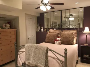 2 Steps SE of Dallas   Waterfront 4 Bedroom 2 Bath  Sleeps 12   2400 sq ft - Image 4