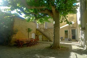 Maison avec piscine, en plein cœur du village de Rochegude - Image 5