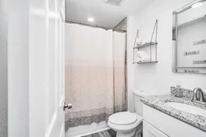 Guesthouse in ideal location with private entrance - Image 4