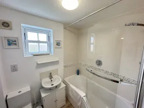 Stunning 2 bedroom apartment sleeping 6 - Image 3