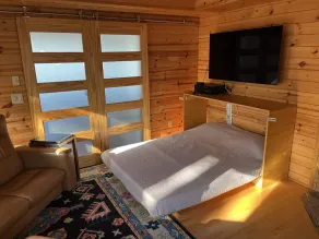 Gorgeous Lake Retreat - Image 5