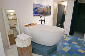 Our high-quality vacation apartment \"Hafenheimat\" welcomes you in a casual Scandinavian style with a direct view of the Schlei, the sailing harbor and the herring fence, as well as the apartment's own terrace, from where you can watch the hustle and bustl - Image 3