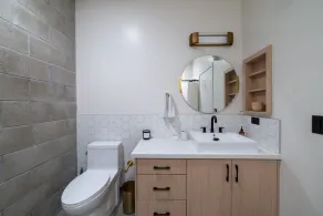 Beautiful Modern Studio in DT Vista! - Image 3