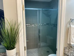 2BR/2BA w/ Rainfall Showers, Screened Porch, 1st Floor, Pool, Gated Community - Image 3