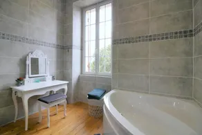 Tour du Château Laroque Dubos - Image 5