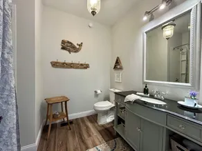 Driftwood Hideaway: So Private, Serene & Spacious Lakefront….So much to do! - Image 3