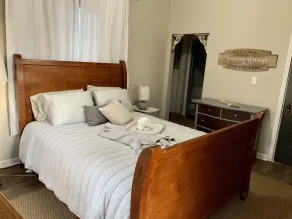 Newly Renovated and Ideally Located Near Campus and Downtown. High speed Wifi - Image 4