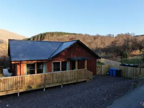 Luxury lodge with hot tub - Image 4