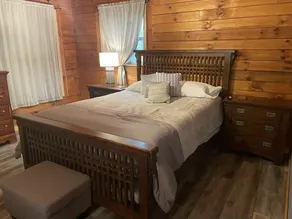 Unique Cavalier Log Cabin nestled in the forest, 15 mins to Hocking Hills - Image 5