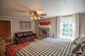 Rustic Retreat - Wood Burning Fireplace - Short Drive To New River - 20 Min to WJ - Image 5