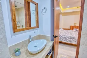 Lovely 2 BR in Zona Romantica - Image 5