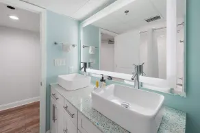 Suite Stargazer! Penthouse! Rénové Hottubs TIKIBar LazyRiver '18 / OceanFront - Image 3