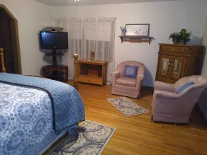 Cedar Log Cabin home on wooded bluff nestled between Springfield and Branson - Image 5