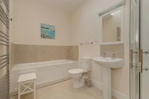 Pant Farmhouse - una casa con capacidad para 8 personas en 4 habitaciones - Image 5