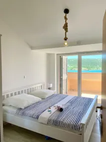 Family-friendly vacation beach apartment with enchanting sea views. - Image 4