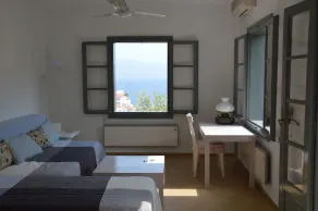 Hydra studio house with amazing harbour views - Image 2