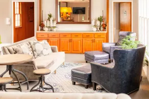 9 miles to Cedar Point. Pet friendly room with 22 acres to play. - Image 5