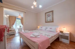 Marinero Apartments-Ground floor double room 5 - Image 4