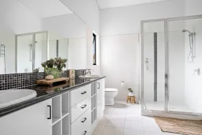 Spacious home, stroll to Yallingup Beach. - Image 5