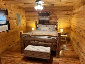 Cozy cabin getaway close to hiking, skiing, sightseeing, and Bristol! - Image 3