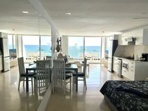 Apartment with stunning sea views at the beach - Image 2