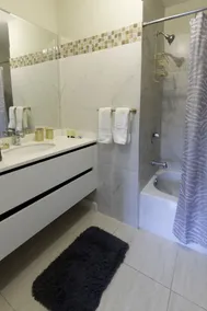 \"Le Luxe\" Penthouse 1 BR Condo w/ AC, complimentary Netflix, WiFi & 24/7 sec - Image 2