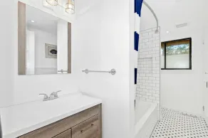 East Hampton House Near Beaches with Pool - Image 4