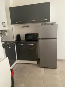 Beautiful F2 is completely renovated and fully equipped - Image 4