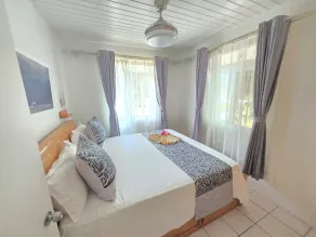 Charming houses with private beach and seaside pool - Image 4