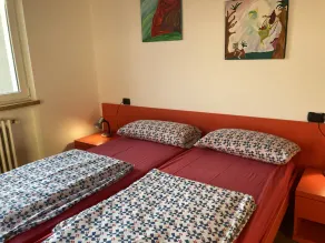 Perfect for 2 adults, with a lake view just a short walk from downtown - Image 5