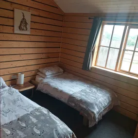 Alpaca-6 berth, dog friendly cabin with hot tub - Image 3