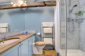 Luxury 5* Gold & ROSE Award self-catering converted barn,  idyllic rural setting - Image 4