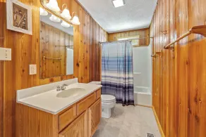 Soundfront Dog Friendly Home w/ Hot Tub, Basketball, and Screened Porch - Image 4