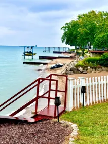 Lakeside Paradise! A charming blend of cozy comfort and beachfront bliss! - Image 4