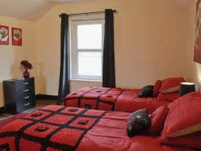 3 bedroom accommodation in Kidwelly - Image 5