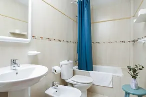 Light-Flooded Apartment “2 Dormitorios” with Terrace & Shared Pool - Image 2