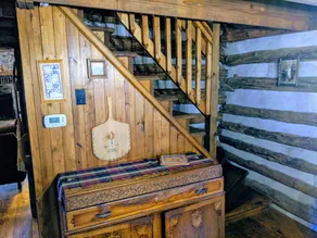 Private Lakefront Log Cabin Near Hermann Wine Country Sleeps 8 - Image 2