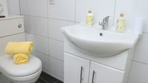 Rare-find 3Bedroom&2Bath FREE WIFI & PARKING ✔ - Image 3