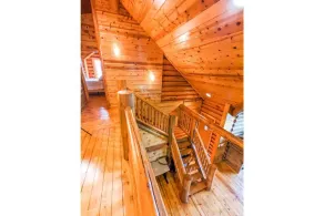 Beautiful Cabin on a Vineyard - Image 2