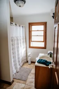 Cozy 3-bedroom home on the waterfront, dog friendly! - Image 4