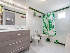 Apartment with private garden and pool 1km beach - Image 3
