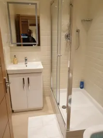 London Luxury 1 bed flat 4 mins to Ilford Stn - kitchen - Image 3