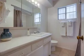 2 Dog Friendly Units + 2 Garages + Ocean 1 Block - Image 3