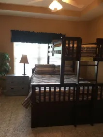 Atemberaubende 4 Schlafzimmer / 4 Bäder, riesiger Pool, großartige Lage, ideal für große Familien - Image 5