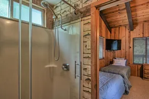 Private luxury custom Lodge with the best view of Lake Shasta and Shasta Caverns - Image 2