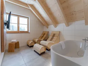Chalet con barbacoa, jardín y jacuzzi - Image 5