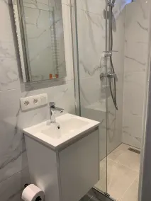 Appartement séparé avec parking dans villa - Image 5